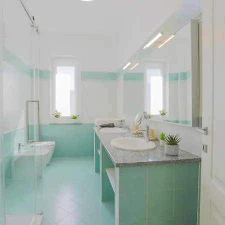 Private Luxury 5 Bedroom - Station Lejlighed