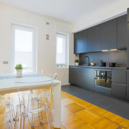 Private Luxury 5 Bedroom - Station Lejlighed